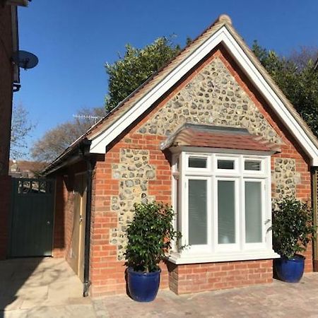 The Coach House 75 Epsom Road Apartment Guildford Exterior photo