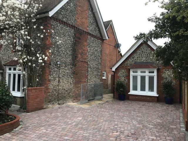 The Coach House 75 Epsom Road Apartment Guildford Exterior photo